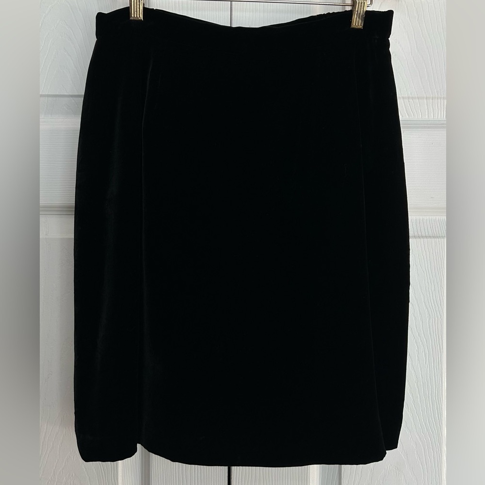 Talbots Black Velvet Silk Blend Short Skirt Classic Career Size 12 Petites Soft